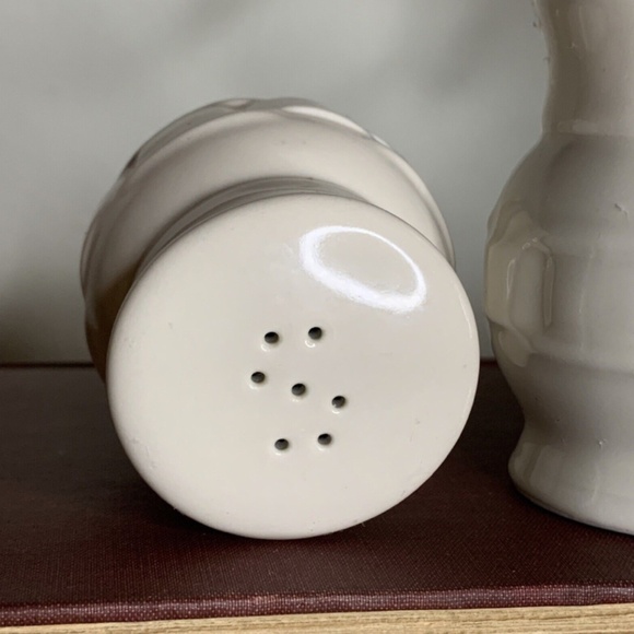 Longaberger Cream Salt & Pepper Shakers Woven Traditions - Picture 3 of 6